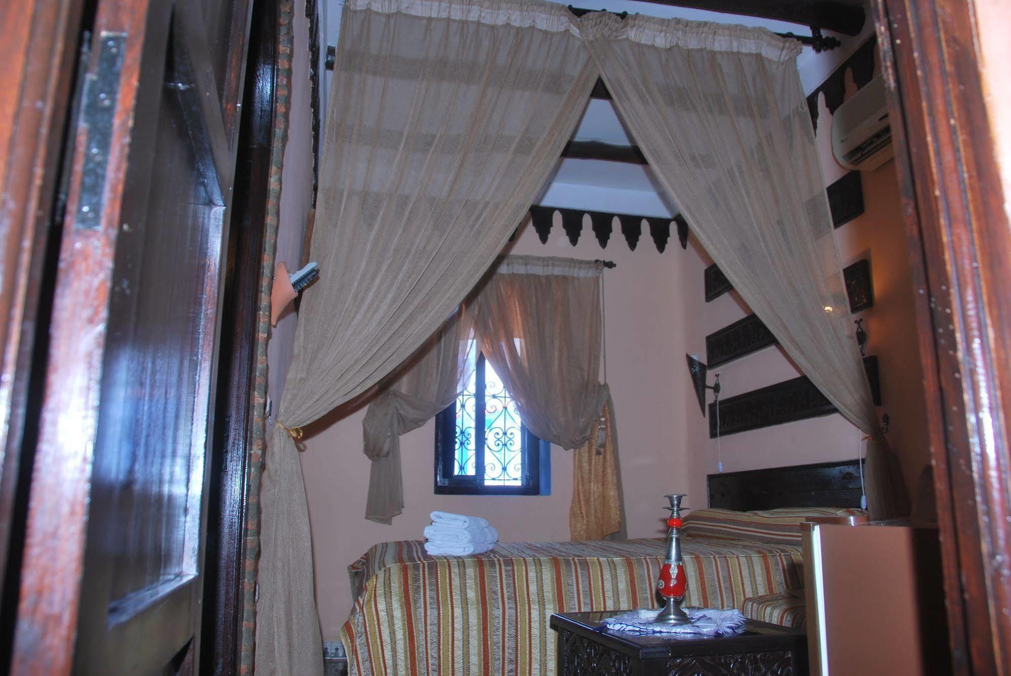 Dar Zman Bed & Breakfast Чефчауен Екстериор снимка
